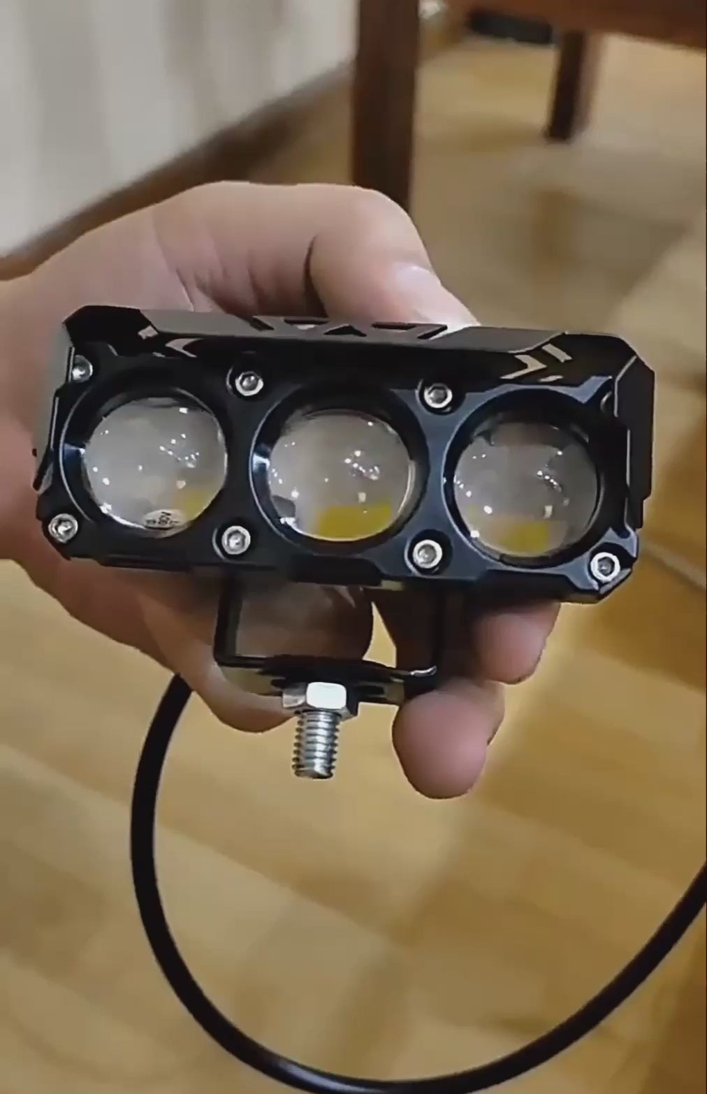 كشاف LED احترافي ثلاثي العدسات للدراجات النارية – إضاءة قوية برؤية بعيدة المدى